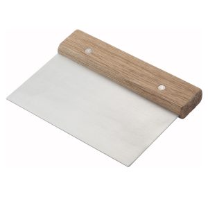 Espátula de cocina con mango de madera para raspar o cortar 6pulg Winco